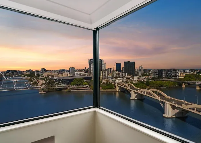 Brisbane Riverside Retreat